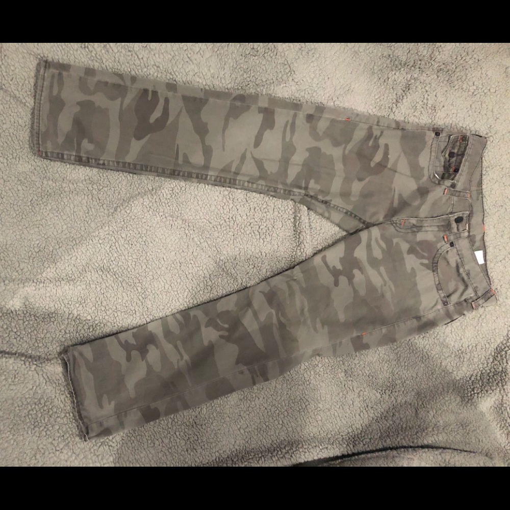 Men’s true religion camouflaged jeans 34x32